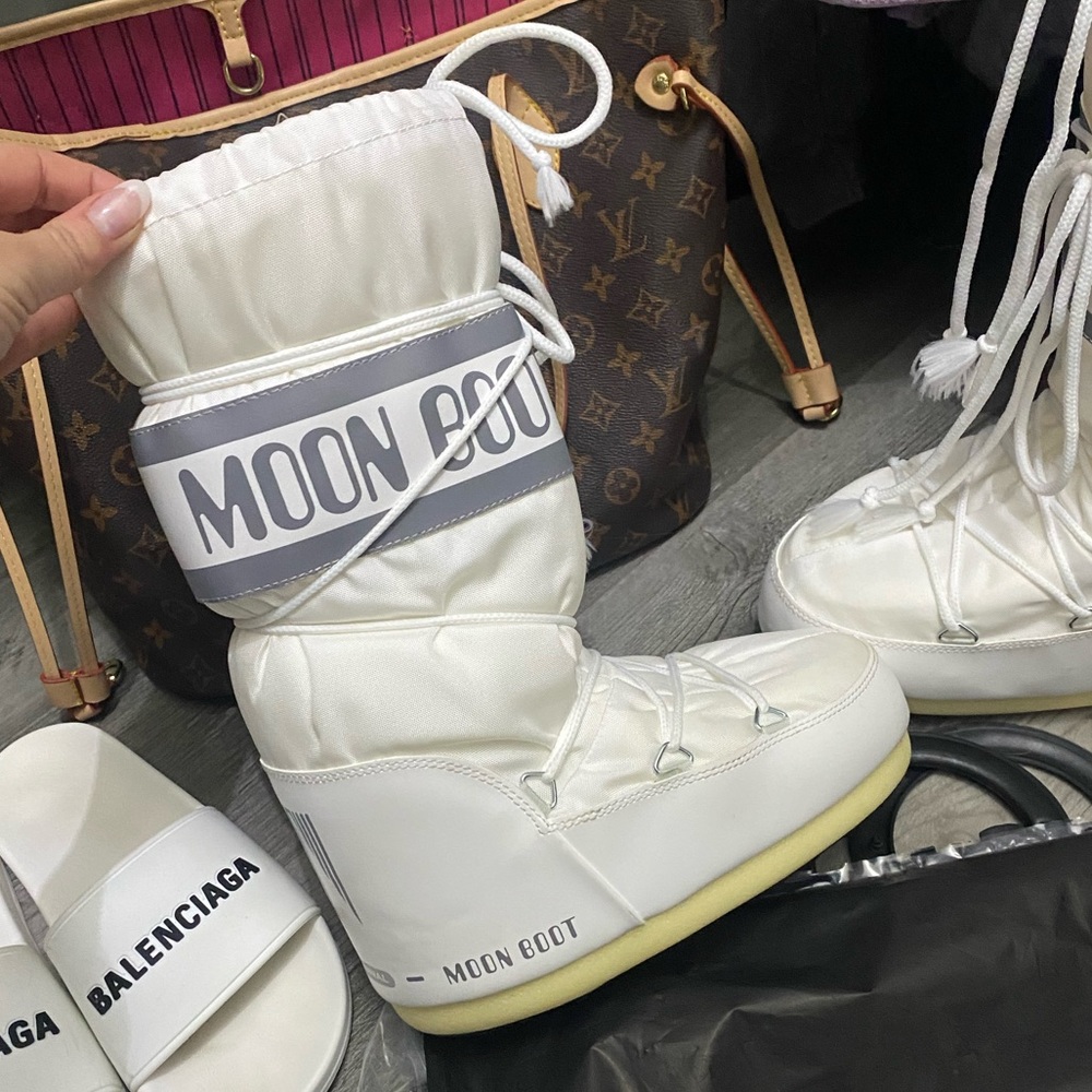 NWT White Nylon Moon Boots 35/38